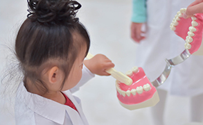 浦添の歯医者「サンエー経塚シティオレンジ歯科」の子どもの歯科治療について